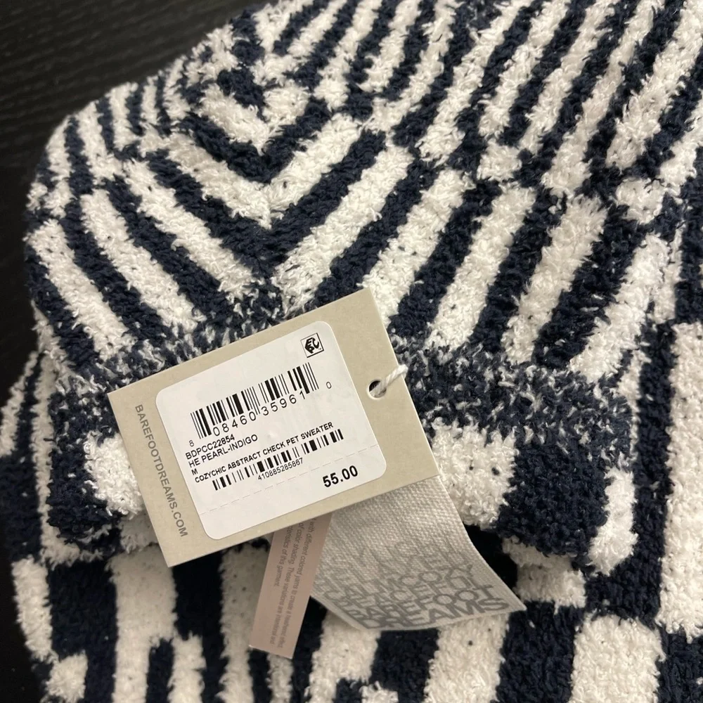 Barefoot Dreams NWT M COZYCHIC ABSTRACT CHECK PET SWEATER - Picture 3 of 7